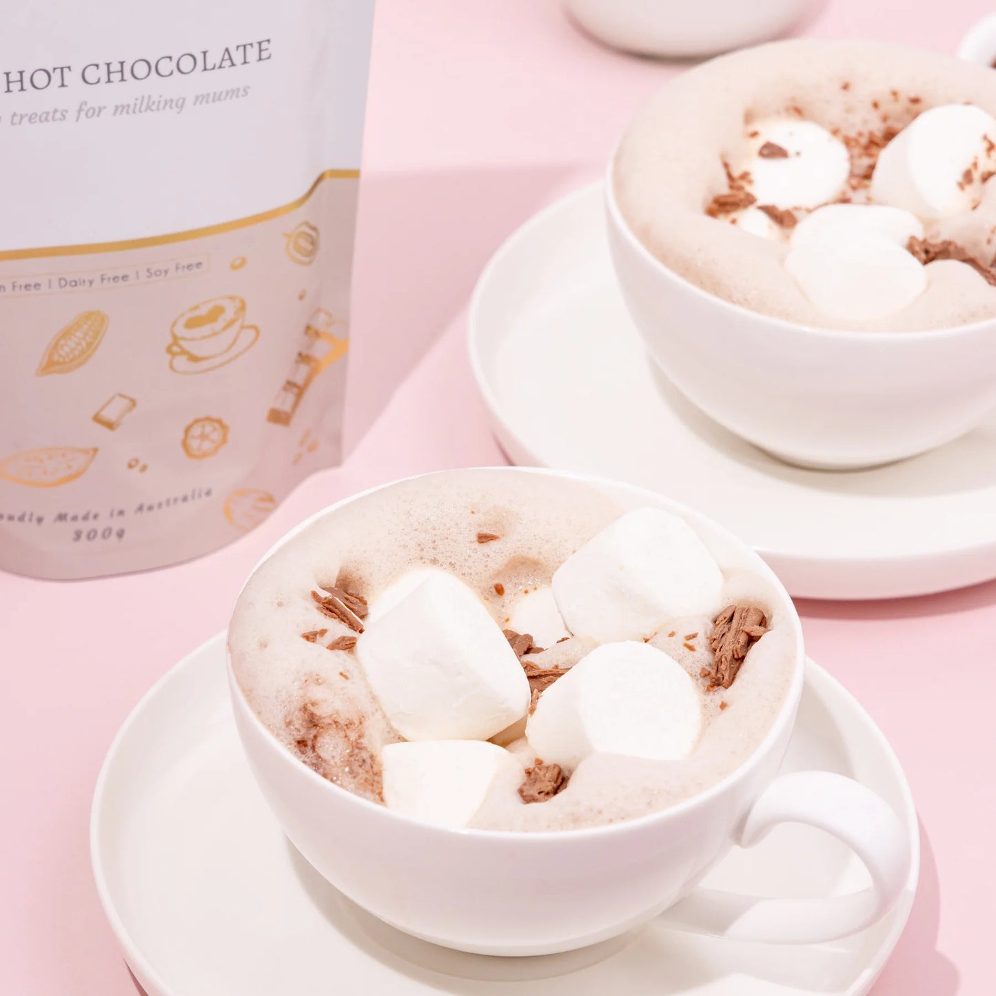 Hot chocolate with marshmallows in a tea cup